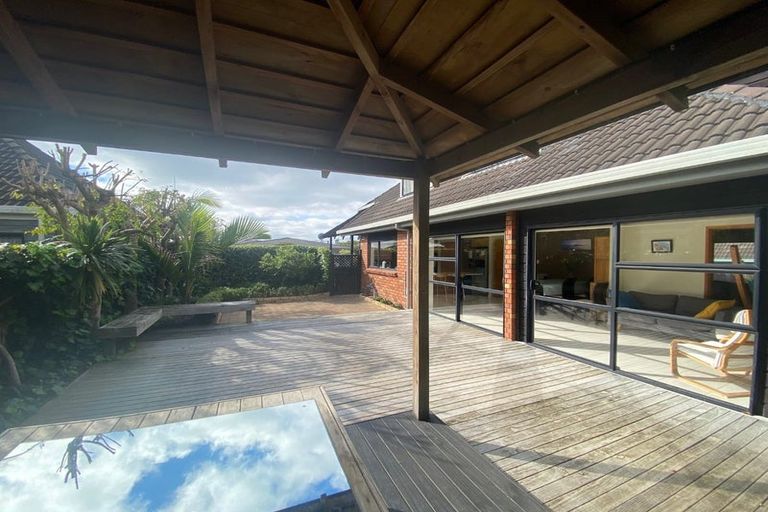 Photo of property in 2/2 Dallinghoe Crescent, Milford, Auckland, 0620