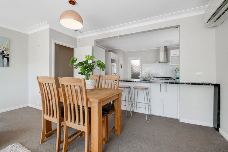 Photo of property in 1/52 Sunnynook Road, Sunnynook, Auckland, 0620