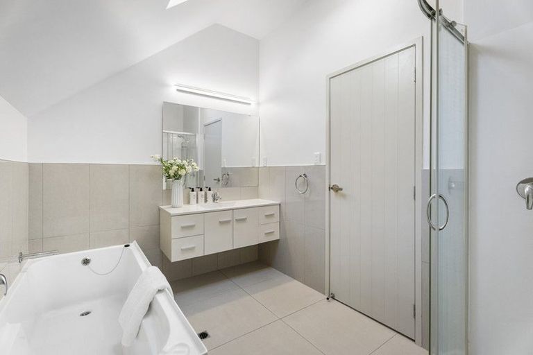 Photo of property in 1a Parkwood Crescent, Gulf Harbour, Whangaparaoa, 0930