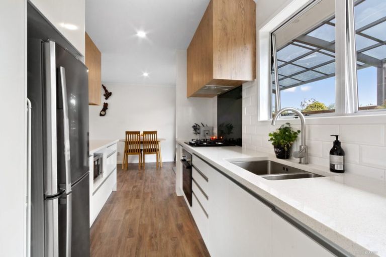 Photo of property in 138 Moire Road, West Harbour, Auckland, 0618