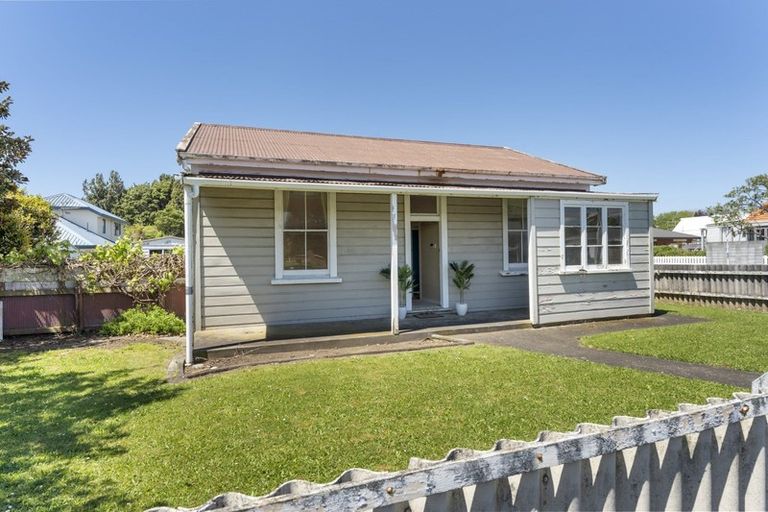 Photo of property in 85 Brooklands Road, Brooklands, New Plymouth, 4310