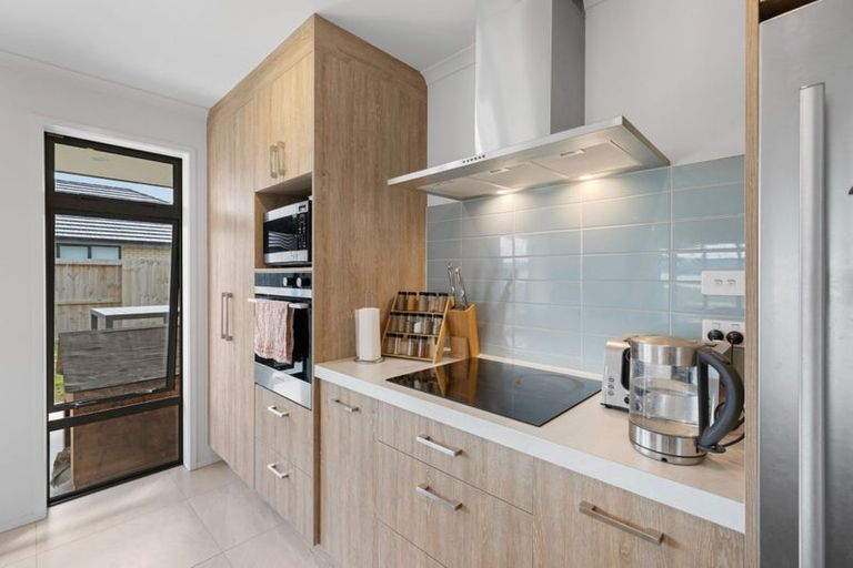 Photo of property in 9 Te Piriti Road, One Tree Point, 0118