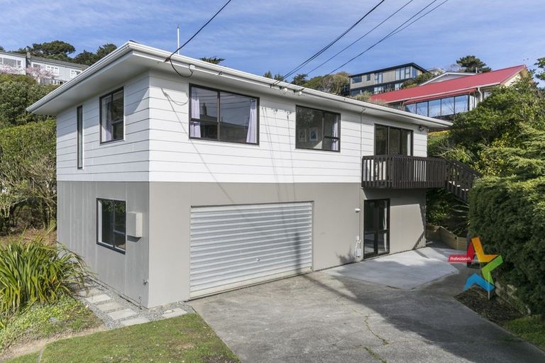 Photo of property in 15 Sheridan Terrace, Johnsonville, Wellington, 6037