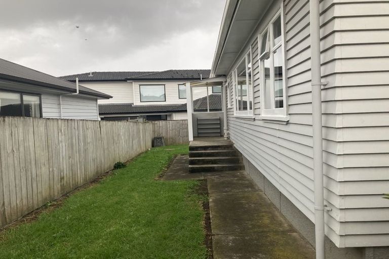 Photo of property in 15 Stamford Park Road, Mount Roskill, Auckland, 1041