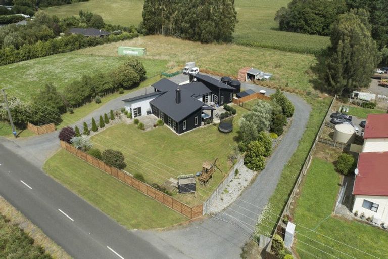 Photo of property in 51 Waikawa Beach Road, Manakau, Levin, 5573
