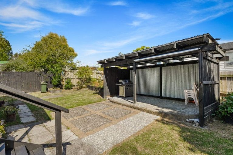 Photo of property in 2/4 Kahikatea Place, Ranui, Auckland, 0612
