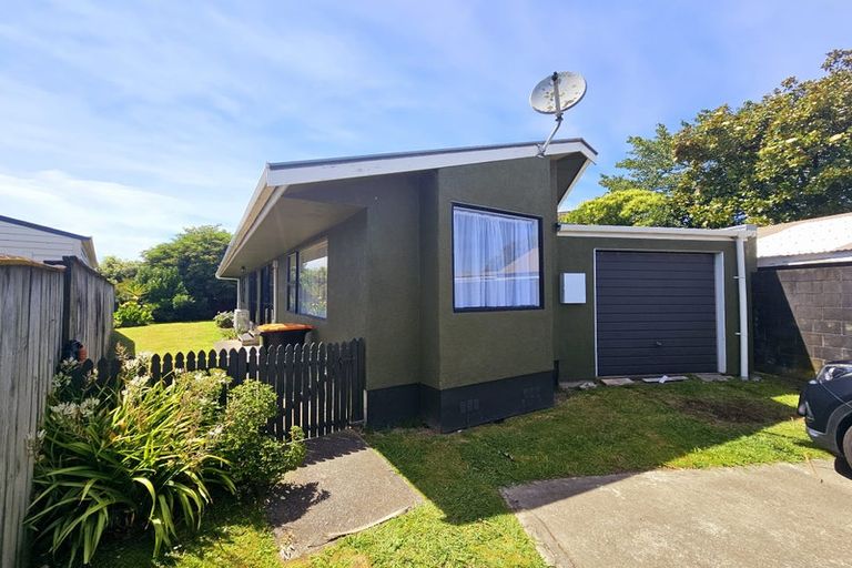 Photo of property in 8a Busby Place, Awapuni, Palmerston North, 4412