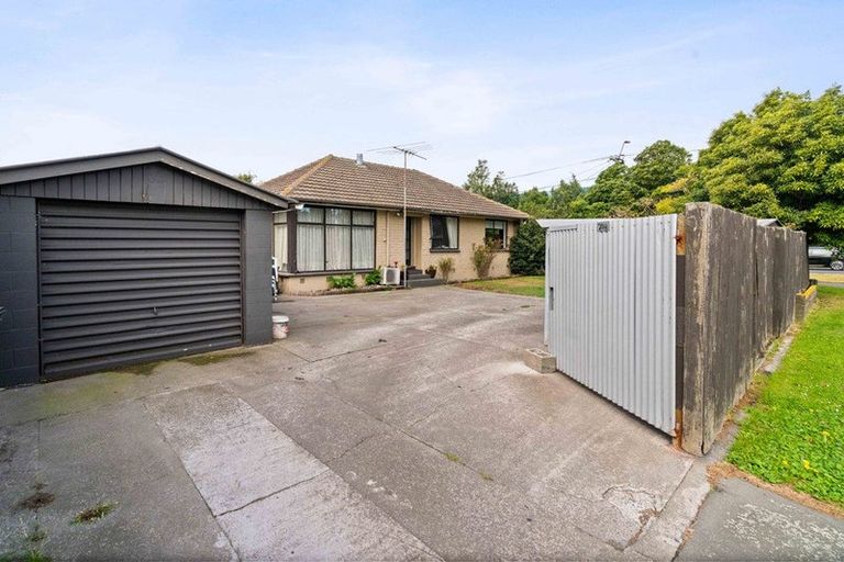 Photo of property in 2a Skerten Avenue, Hornby, Christchurch, 8042