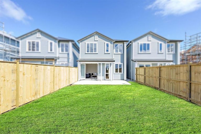 Photo of property in 25 Warbler Crescent, Papakura, 2110