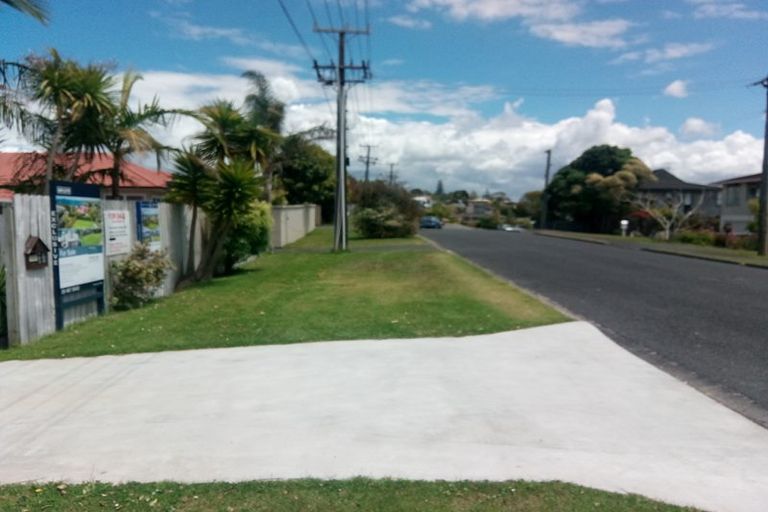 Photo of property in 13a Ridge Road, Waiake, Auckland, 0630