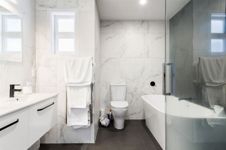 Photo of property in 1/63 Gladstone Road, Northcote, Auckland, 0627