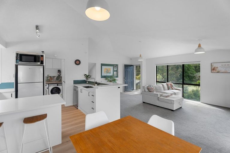 Photo of property in 1/9a Kitewao Street, Northcote, Auckland, 0627