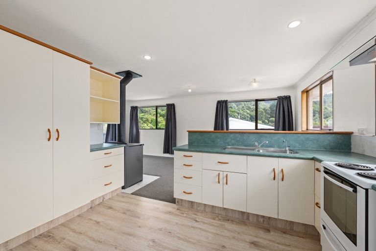 Photo of property in 2-1a Leicester Street, Picton, 7220