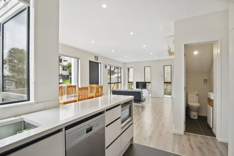 Photo of property in 6a Blenheim Street, Glenfield, Auckland, 0629