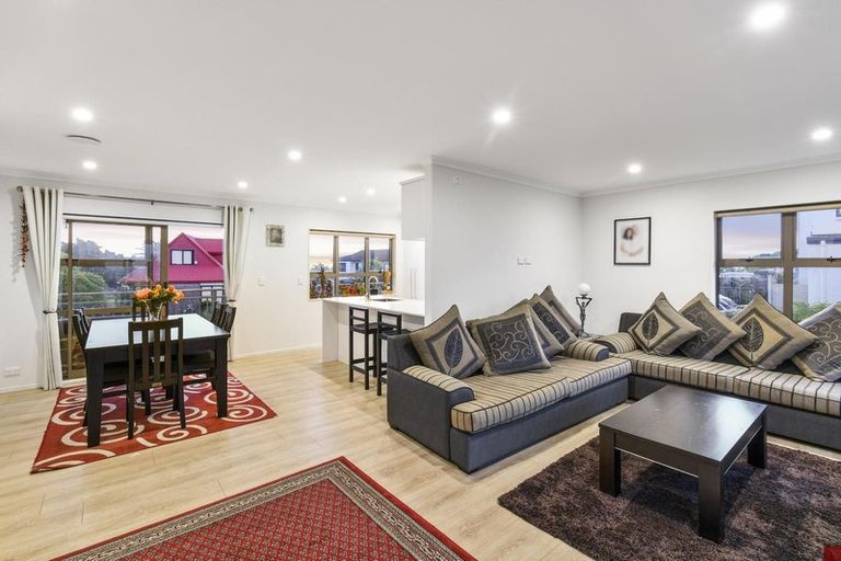Photo of property in 77 Calluna Crescent, Totara Heights, Auckland, 2105