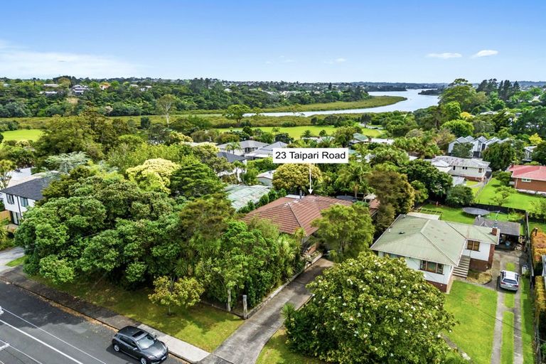 Photo of property in 23 Taipari Road, Te Atatu Peninsula, Auckland, 0610