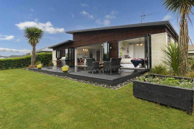 Photo of property in 14 Vantage Place, Omokoroa, 3114