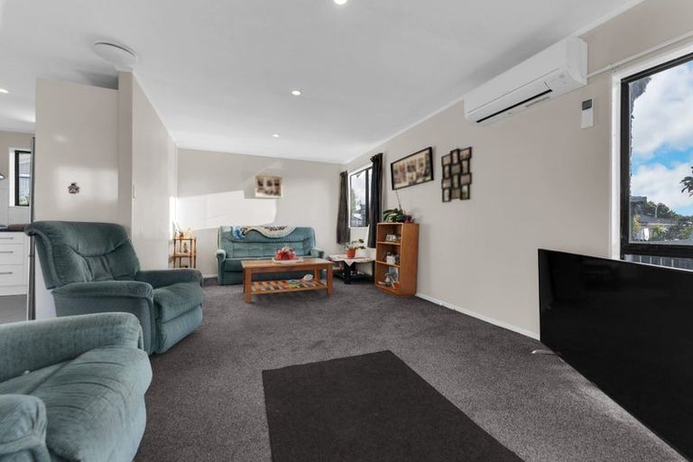 Photo of property in 2/41 Taitimu Drive, Weymouth, Auckland, 2103