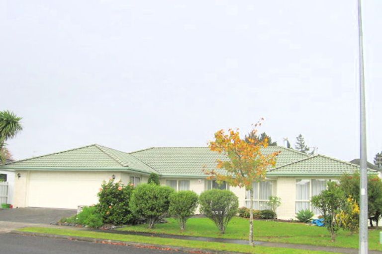 Photo of property in 30 Headcorn Place, Botany Downs, Auckland, 2010
