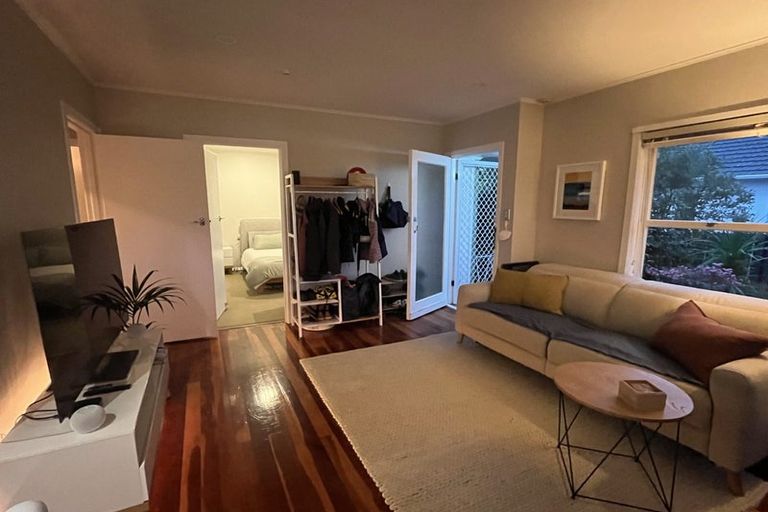 Photo of property in 1/13 Otakau Road, Milford, Auckland, 0620