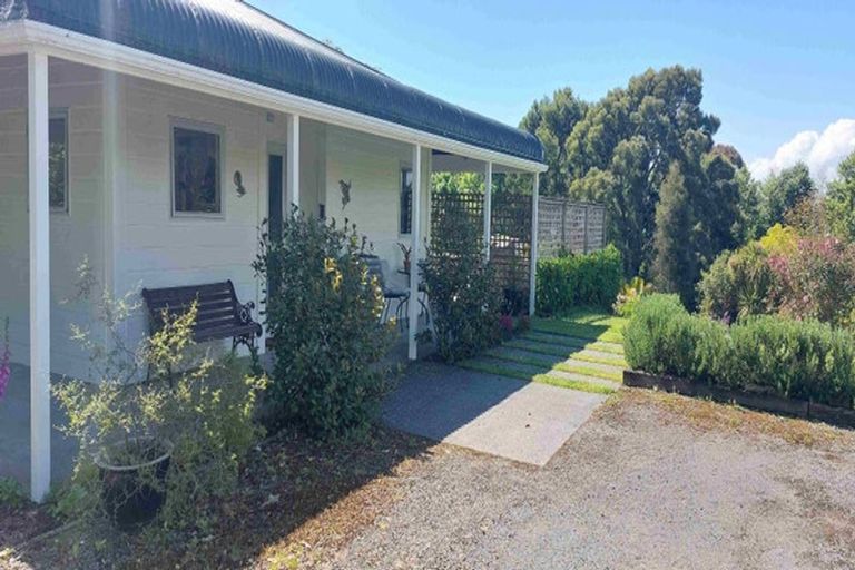 Photo of property in 92a Forest Lakes Road, Otaki, 5583