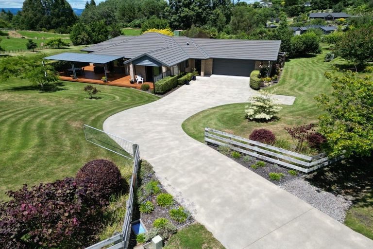 Photo of property in 18 Loch Views Road, Acacia Bay, Taupo, 3385