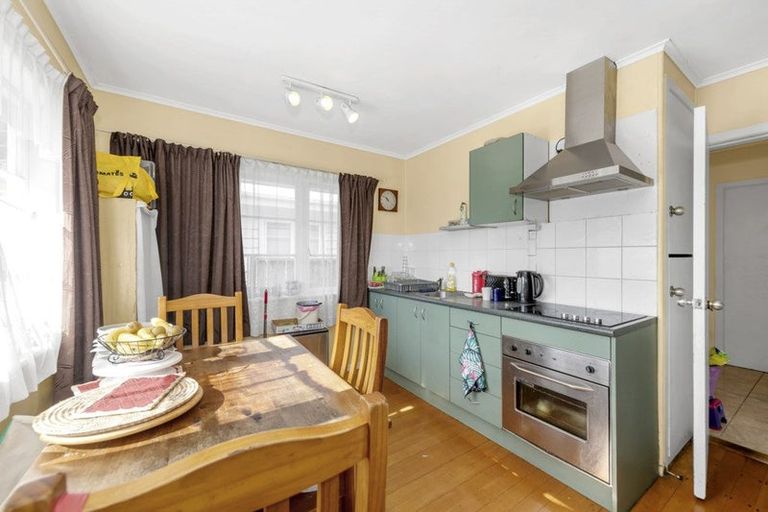 Photo of property in 1 Robyn Place, Mangere East, Auckland, 2024