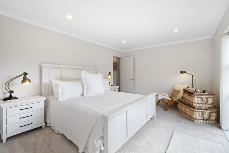 Photo of property in 36 Edgewater Parade, Waiuku, 2123