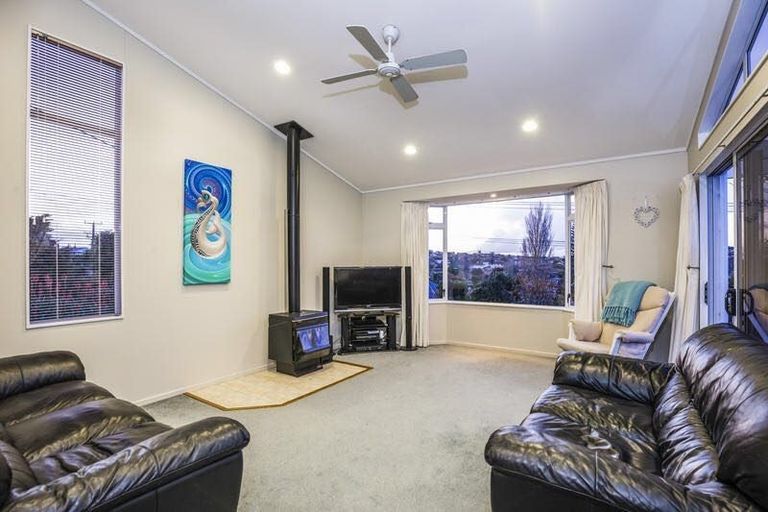 Photo of property in 79 Colwill Road, Massey, Auckland, 0614