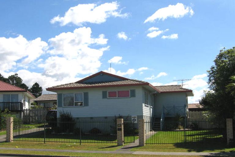 Photo of property in 15 Caribbean Drive, Unsworth Heights, Auckland, 0632