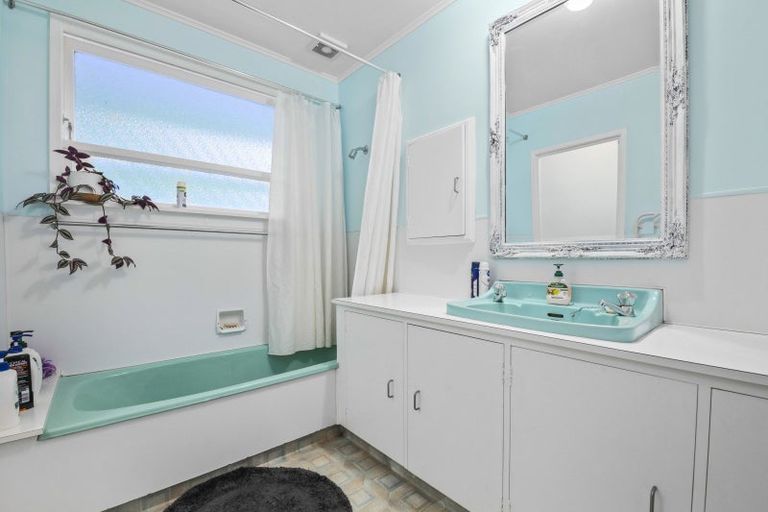 Photo of property in 29 Seaview Crescent, Picton, 7220
