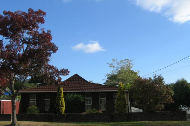 Photo of property in 2/54 Heretaunga Square, Silverstream, Upper Hutt, 5019