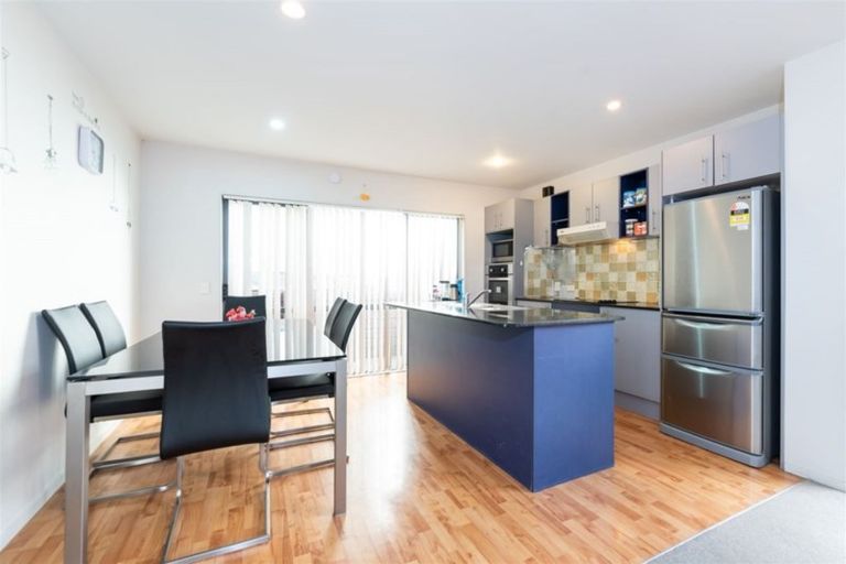Photo of property in 17 Rakich Place, Henderson, Auckland, 0612