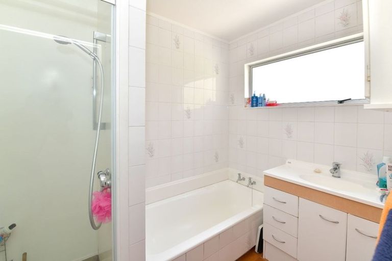 Photo of property in 1/70 Glamorgan Drive, Torbay, Auckland, 0630