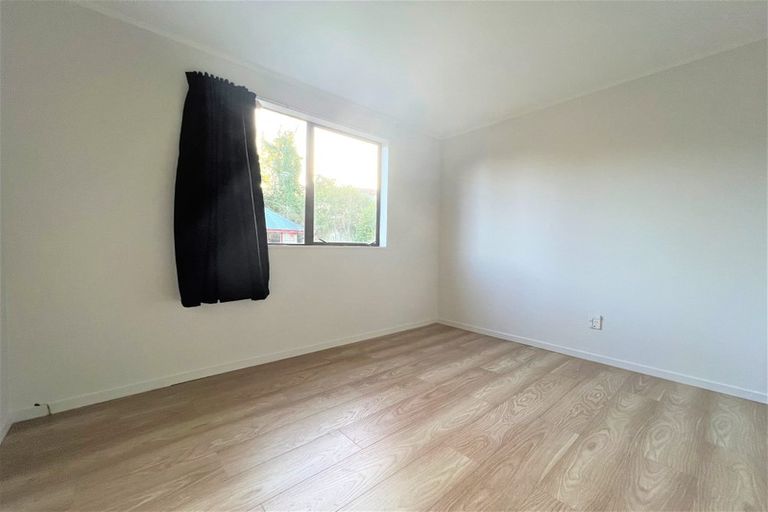 Photo of property in 21 Rehia Road, Massey, Auckland, 0614