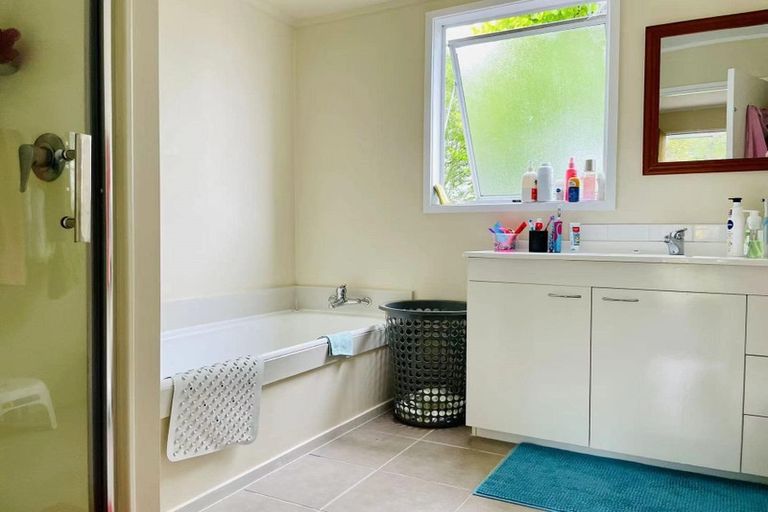 Photo of property in 3 Ballial Place, West Harbour, Auckland, 0618