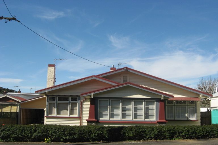 Photo of property in 75 Brougham Street, New Plymouth, 4310