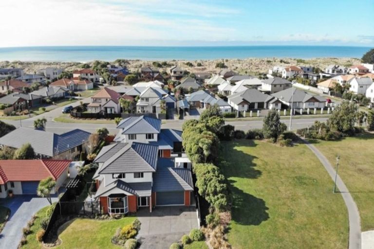 Photo of property in 8 Evenwood Place, Waimairi Beach, Christchurch, 8083