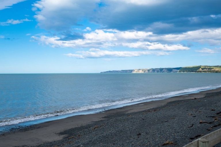 Photo of property in 37 Clifton Road, Haumoana, 4102