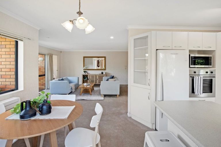 Photo of property in 16 Ranch Place, Pukekohe, 2120