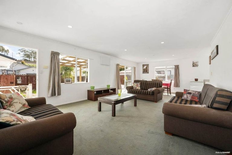 Photo of property in 1/18 Eulogy Place, Randwick Park, Auckland, 2105