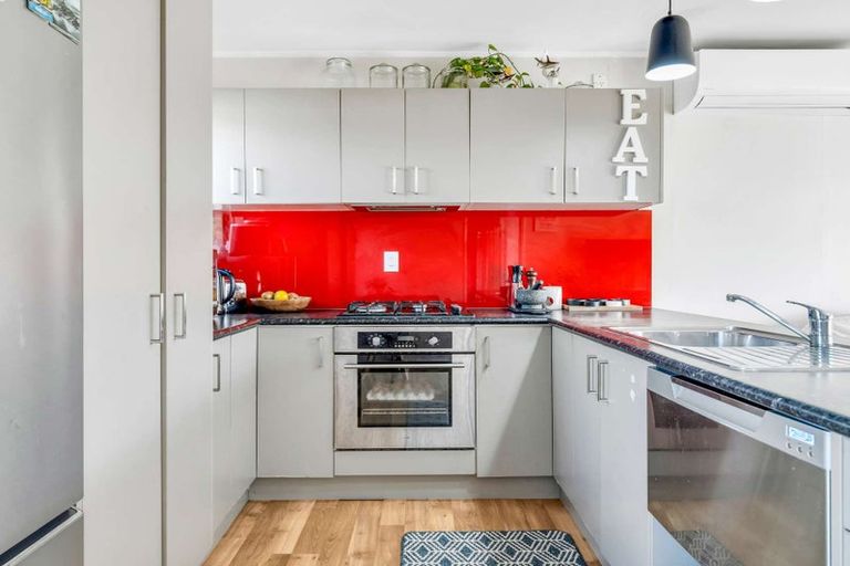 Photo of property in 2/29 Heybridge Street, Manurewa, Auckland, 2102