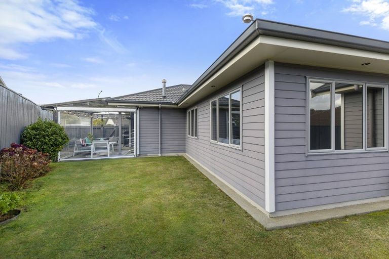 Photo of property in 20 Ronald Scott Grove, Riverstone Terraces, Upper Hutt, 5018