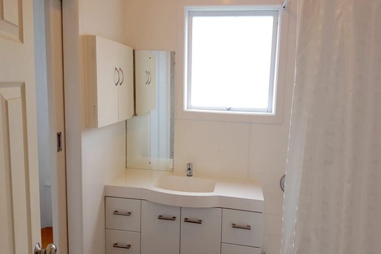 Photo of property in 204 East Coast Road, Forrest Hill, Auckland, 0620