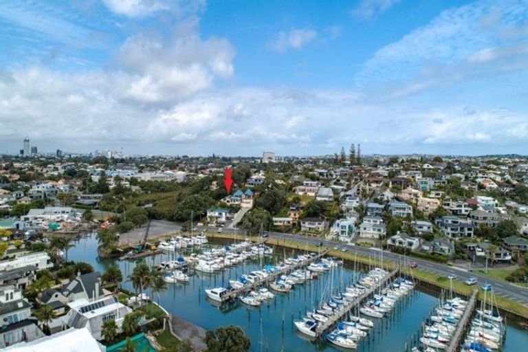 Photo of property in 1/3 Inga Road, Milford, Auckland, 0620