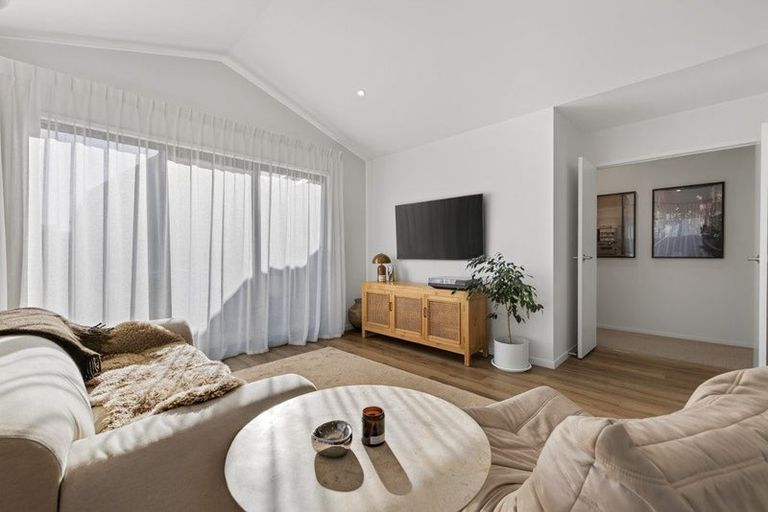 Photo of property in 11 Waterfowl Road, Jacks Point, 9371