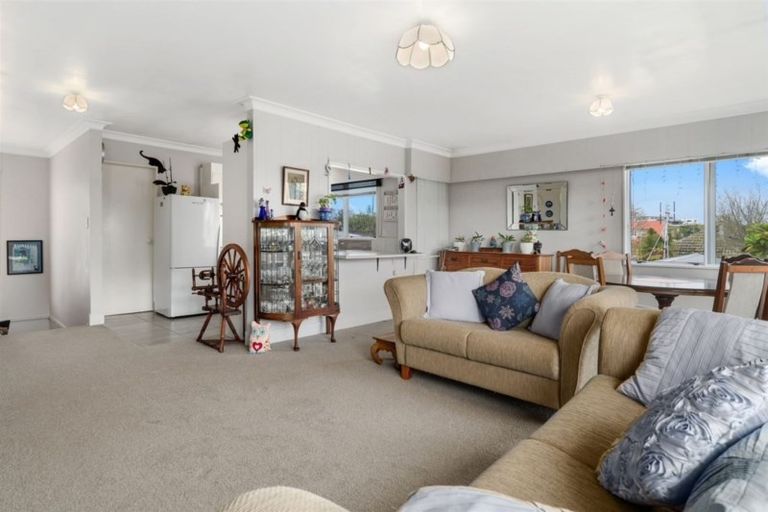 Photo of property in 75a Ngatai Road, Otumoetai, Tauranga, 3110