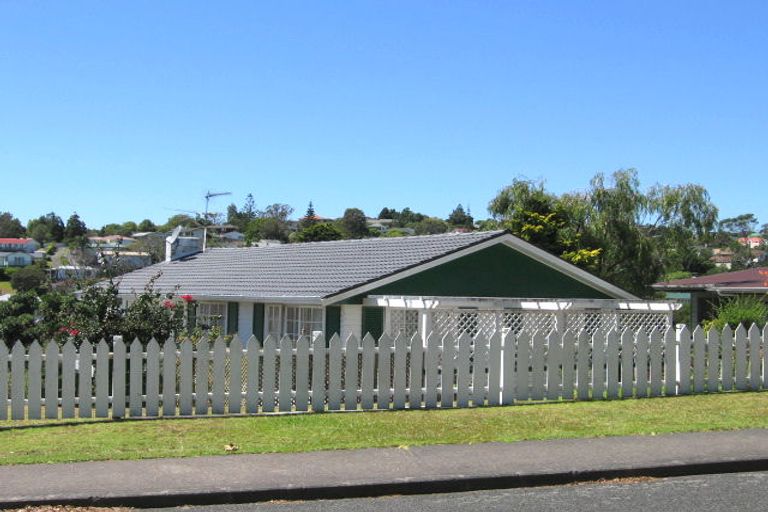 Photo of property in 113 Kia Ora Road, Beach Haven, Auckland, 0626