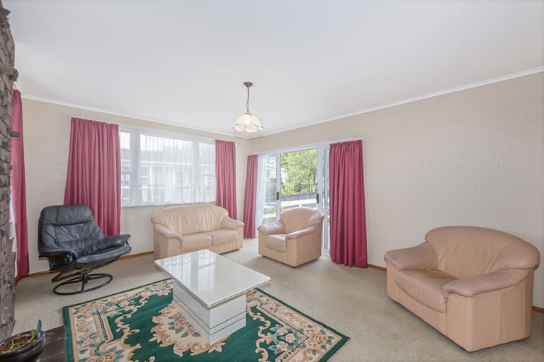 Photo of property in 1/13 Arahia Street, Northcote, Auckland, 0627