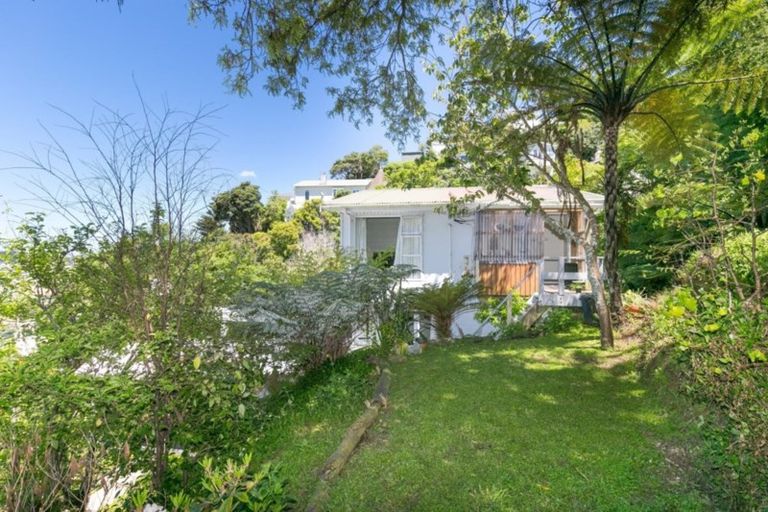 Photo of property in 1 Sar Street, Wadestown, Wellington, 6012
